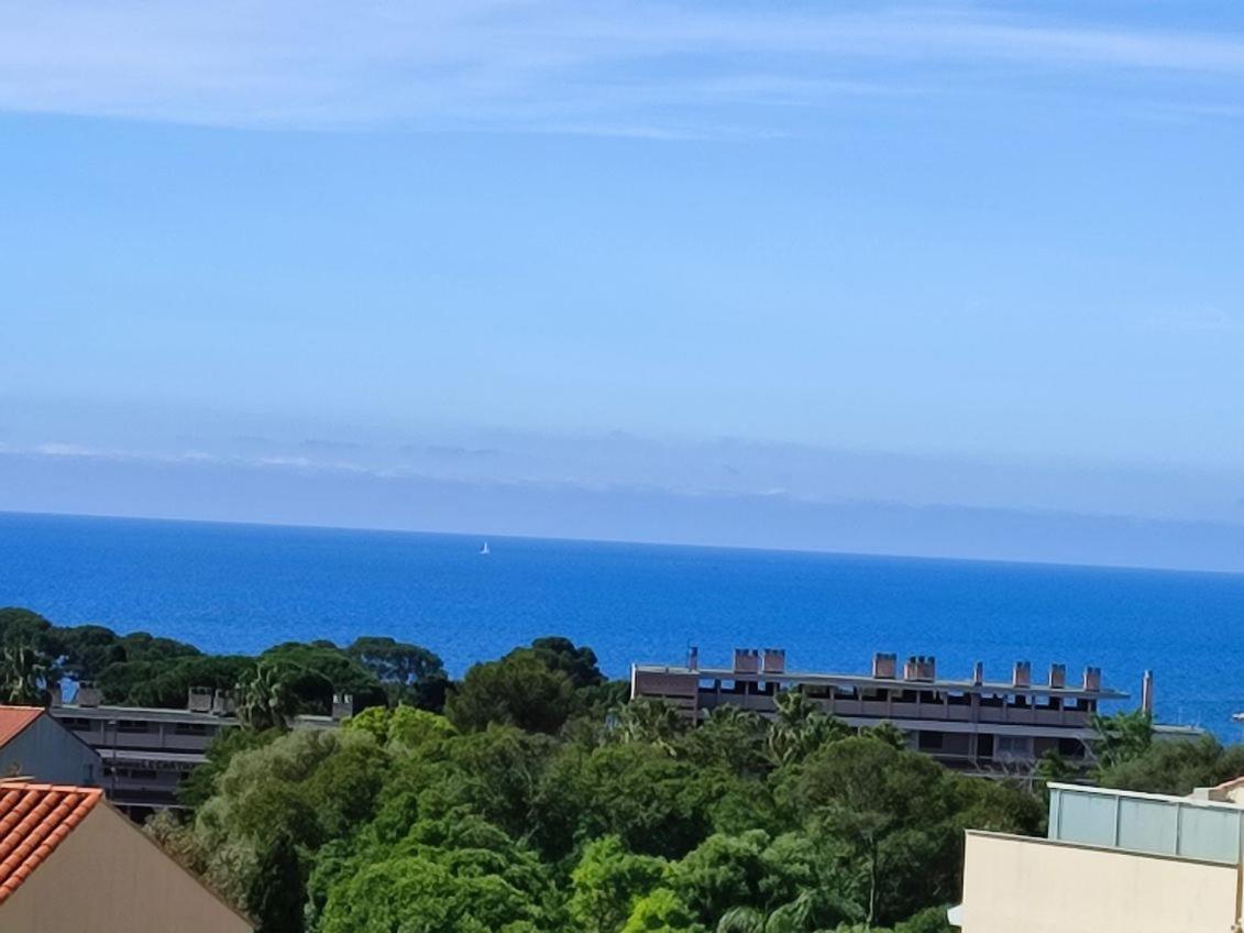 Superbe Appartement Avec Balcon Vue Mer ! Carqueiranne Exterior foto